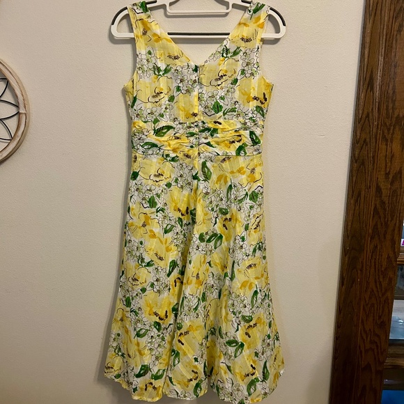 ROBBIE BEE Yellow floral dress, sleeveless, Size 6Petite - Picture 2 of 8
